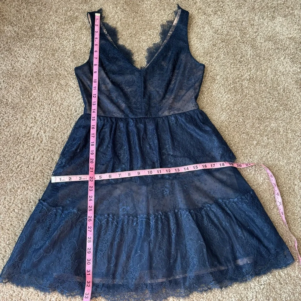 BCBGMaxAzria Navy Lace Cocktail Dress Sz S Sleeveless V-neck